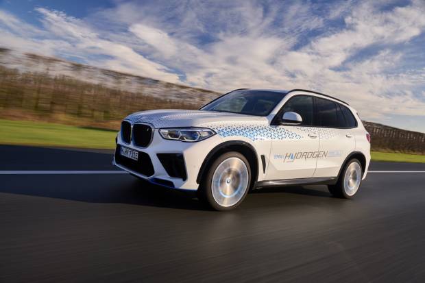 BMW ya tiene rodando su primer coche de hidrógeno, el iX5 Hydrogen. Conoce sus detalles