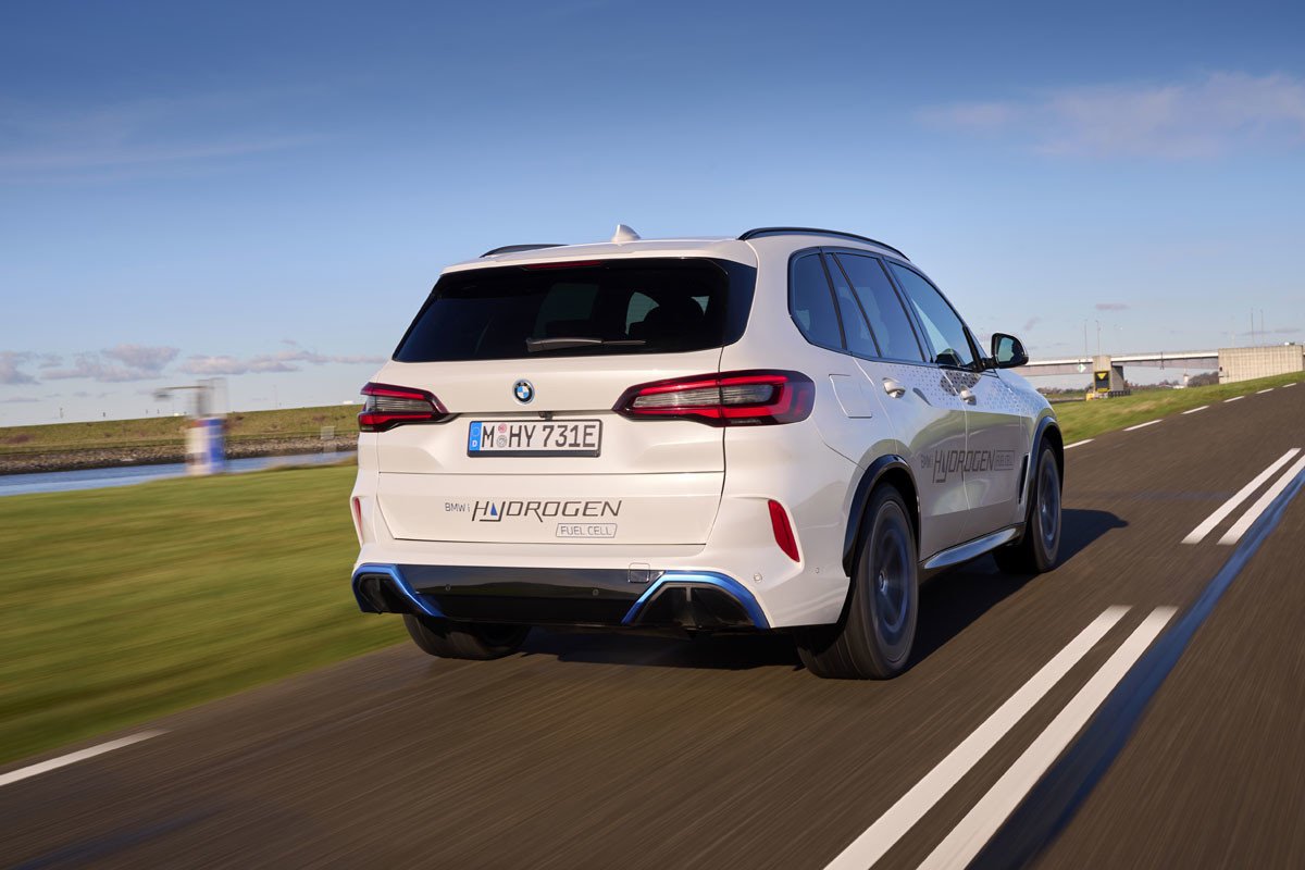 BMW ya tiene rodando su primer coche de hidrógeno, el iX5 Hydrogen. Conoce sus detalles