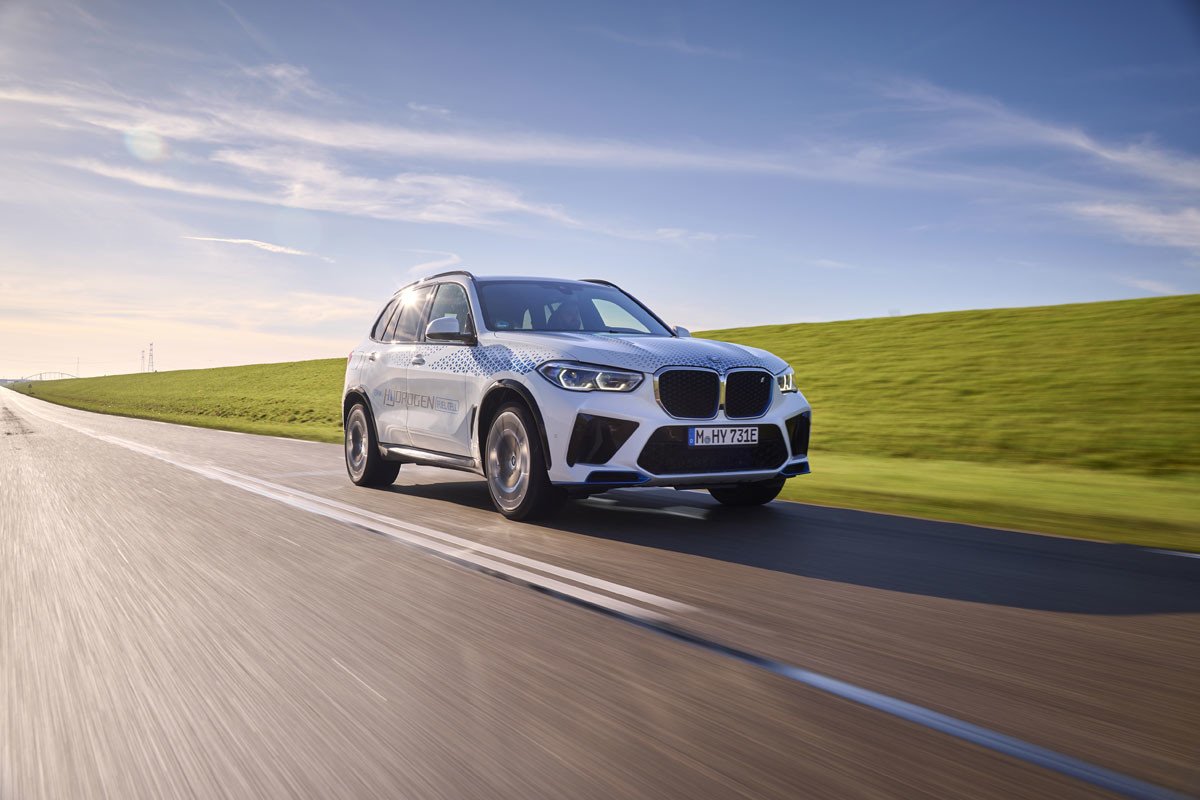 BMW ya tiene rodando su primer coche de hidrógeno, el iX5 Hydrogen. Conoce sus detalles