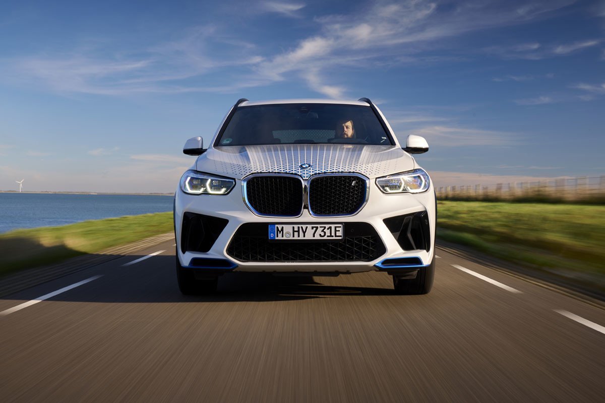 BMW ya tiene rodando su primer coche de hidrógeno, el iX5 Hydrogen. Conoce sus detalles