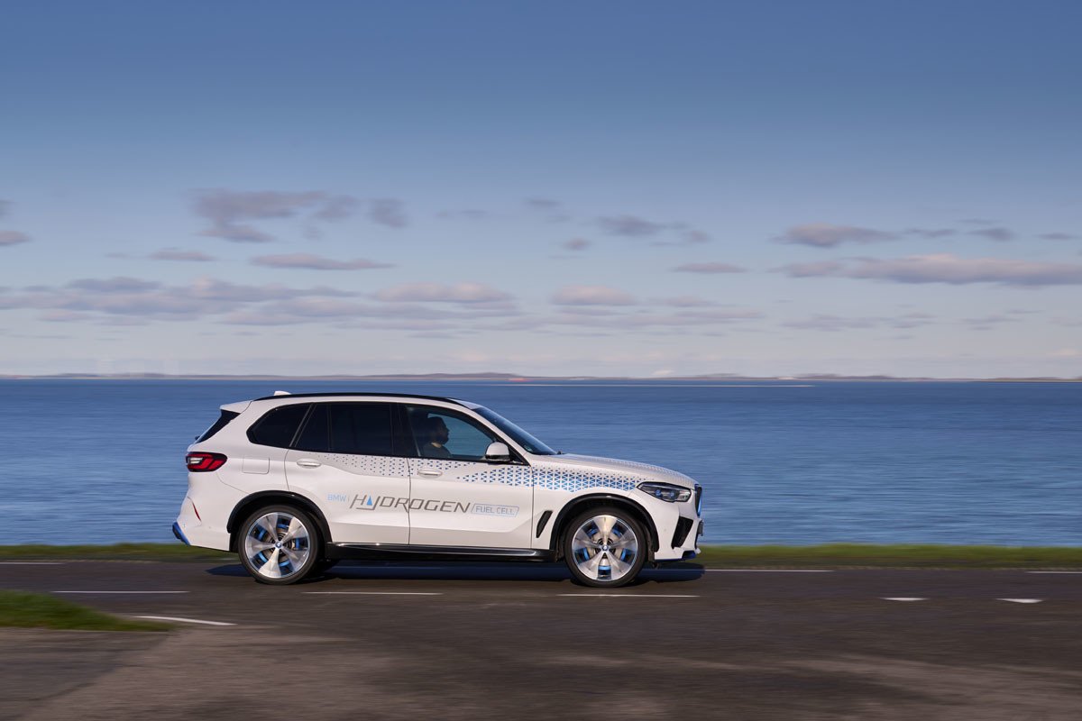 BMW ya tiene rodando su primer coche de hidrógeno, el iX5 Hydrogen. Conoce sus detalles