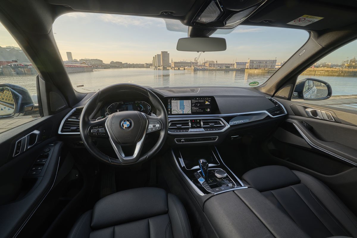 BMW ya tiene rodando su primer coche de hidrógeno, el iX5 Hydrogen. Conoce sus detalles