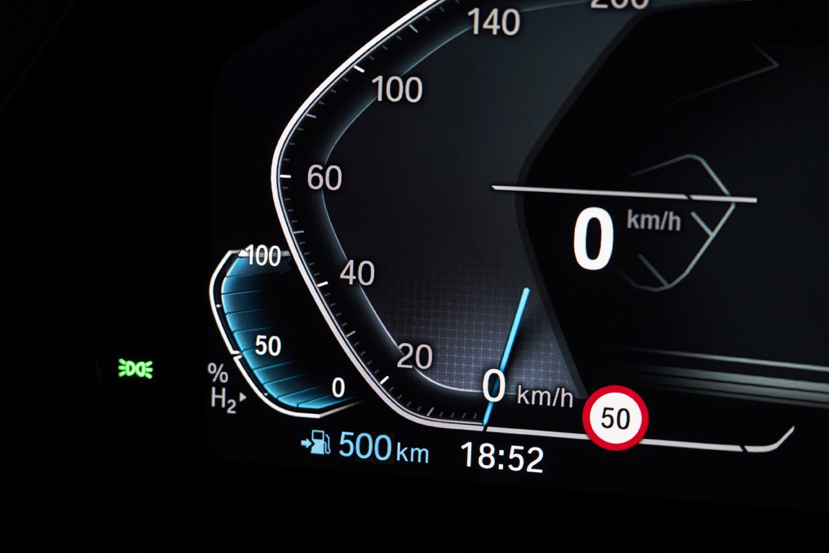 BMW ya tiene rodando su primer coche de hidrógeno, el iX5 Hydrogen. Conoce sus detalles