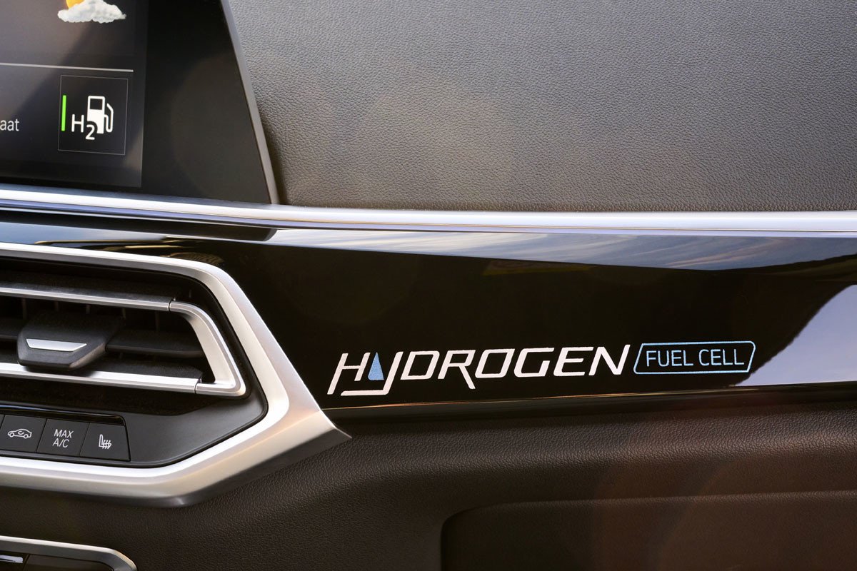 BMW ya tiene rodando su primer coche de hidrógeno, el iX5 Hydrogen. Conoce sus detalles