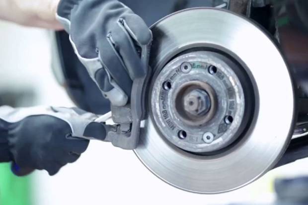Vídeo: cómo cambiar los frenos de disco de un coche