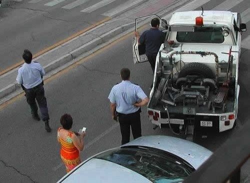 La grúa se ha llevado mi coche, ¿cuánto cuesta recuperarlo?