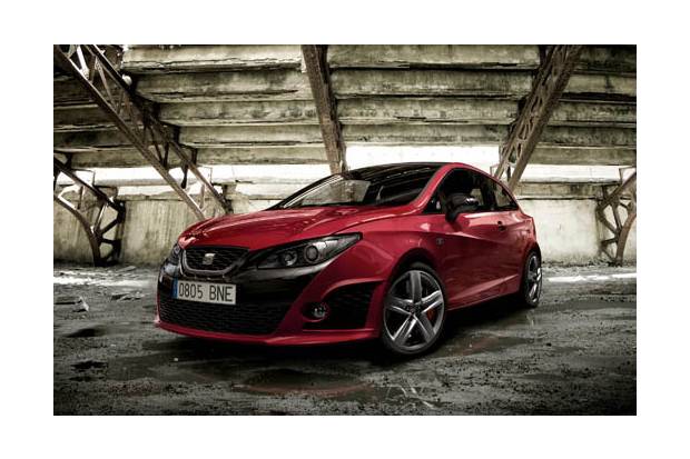 Ibiza Bocanegra, Dacia Sandero Stepway y Focus Xroad: Coches con trajes nuevos