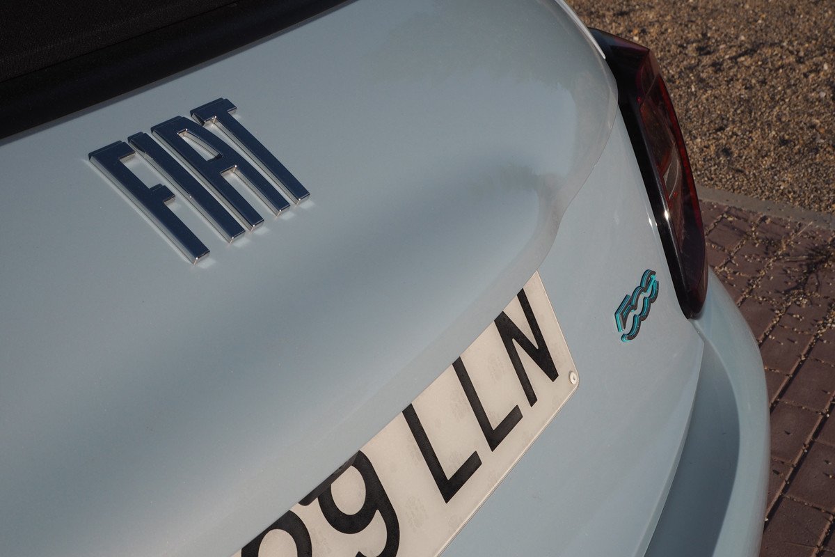 Prueba y opinión Fiat 500e: autonomía, precio y su versión cabrio