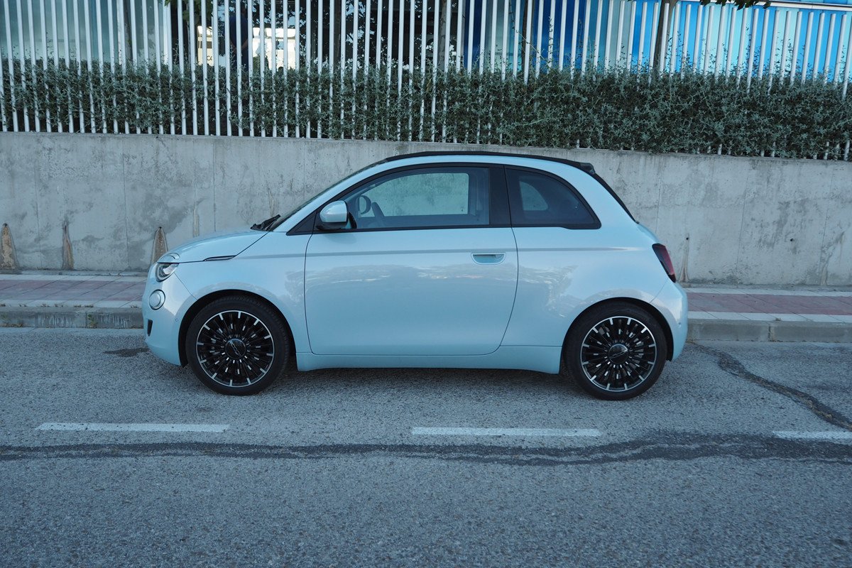 Prueba y opinión Fiat 500e: autonomía, precio y su versión cabrio