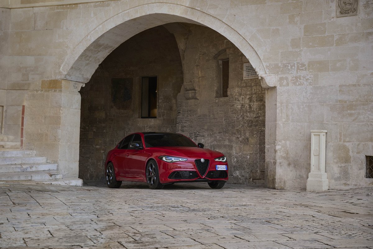 Probando los Alfa Romeo Giulia y Stelvio Tributo Italiano: ¿qué los hace tan especiales?