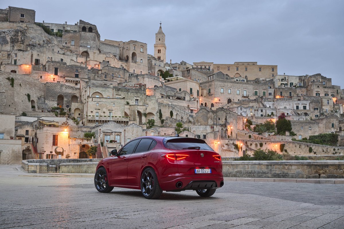 Probando los Alfa Romeo Giulia y Stelvio Tributo Italiano: ¿qué los hace tan especiales?