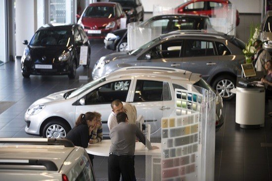 Plan de ayuda a la compra de coche: 2000 euros si entregas un coche viejo