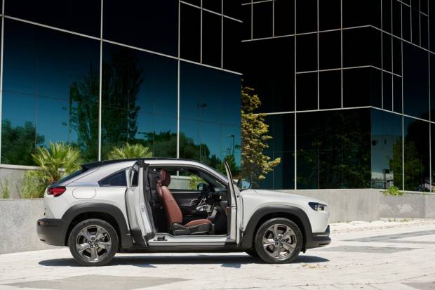 Prueba Mazda MX-30: Opinión, precios e interior de su primer eléctrico 100%