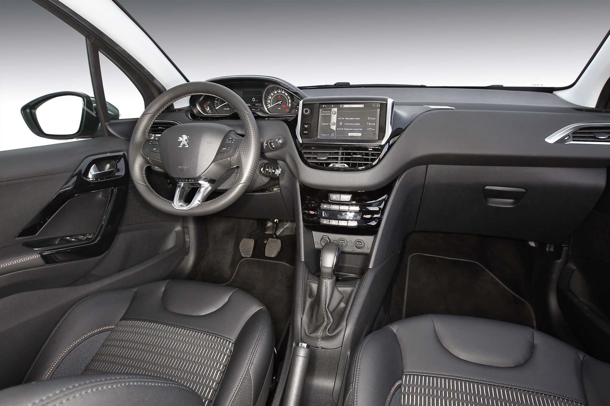 Comprar un Peugeot 208: ¿gasolina o diesel? 