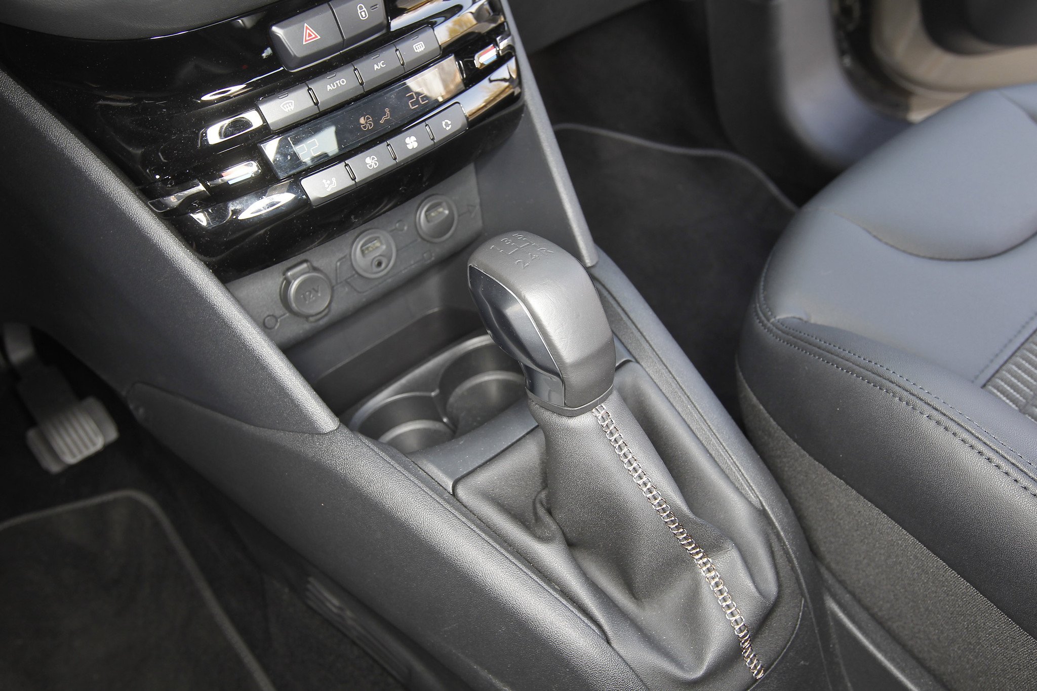 Comprar un Peugeot 208: ¿gasolina o diesel? 