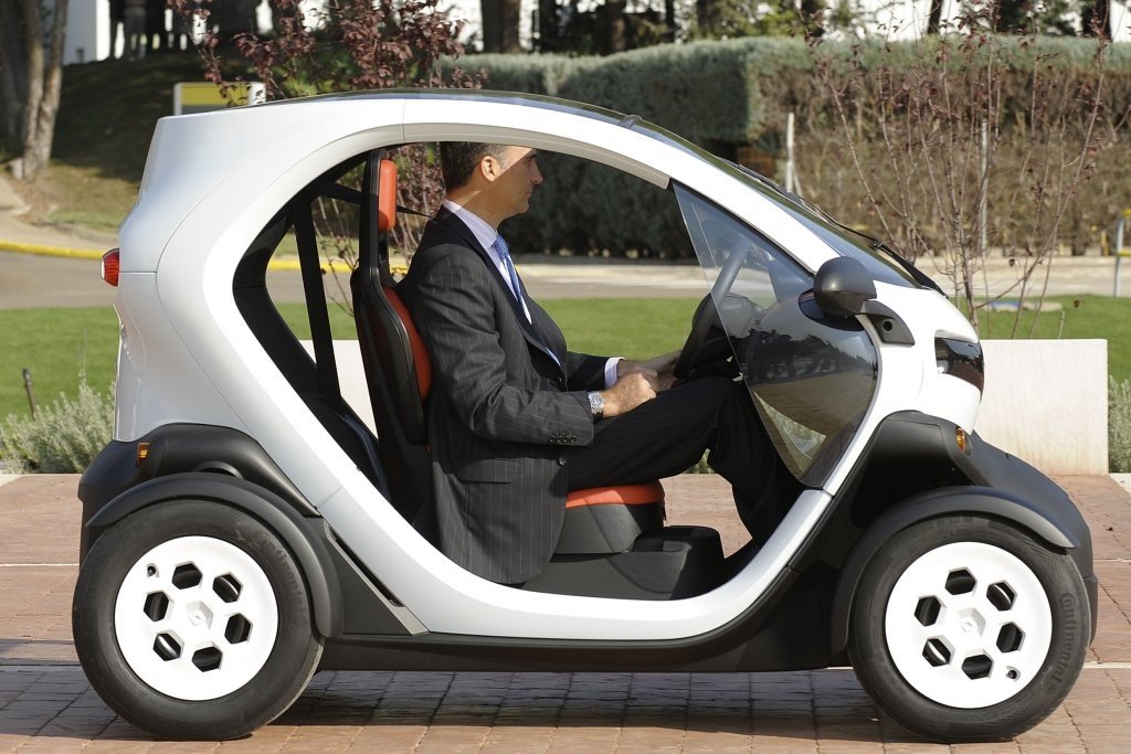 Renault Twizy: El Príncipe Felipe inaugura la fábrica “Nave Z.E.”