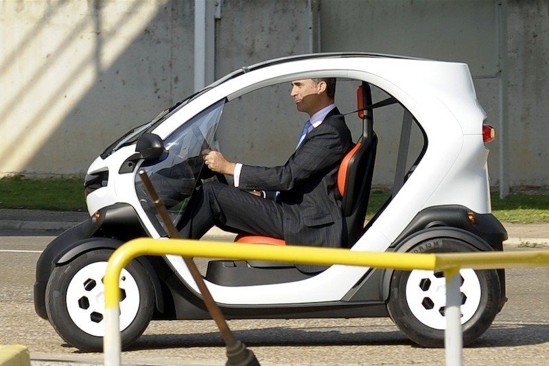 Renault Twizy: El Príncipe Felipe inaugura la fábrica “Nave Z.E.”