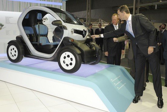 Renault Twizy: El Príncipe Felipe inaugura la fábrica “Nave Z.E.”
