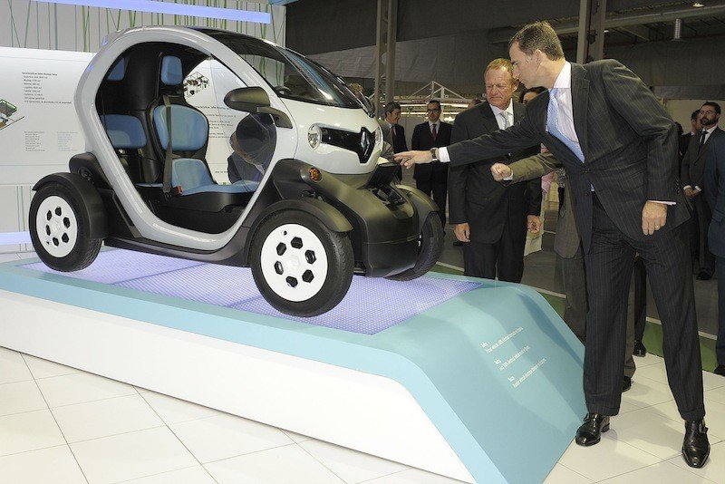Renault Twizy: El Príncipe Felipe inaugura la fábrica “Nave Z.E.”