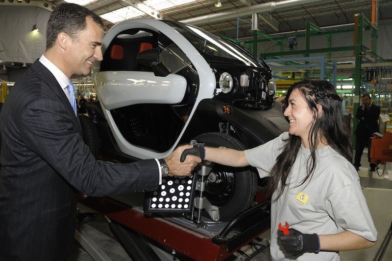 Renault Twizy: El Príncipe Felipe inaugura la fábrica “Nave Z.E.”