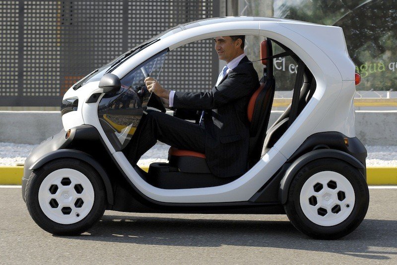 Renault Twizy: El Príncipe Felipe inaugura la fábrica “Nave Z.E.”