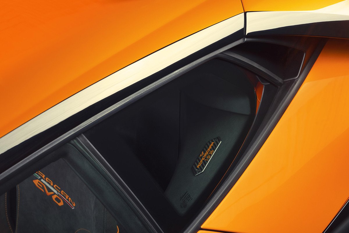 Nuevos Lamborghini Aventador SVJ 63 Roadster y Huracán EVO GT Celebration