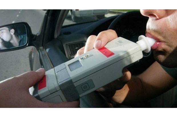 ¿Evitarían accidentes los alcoholímetros obligatorios en los coches?