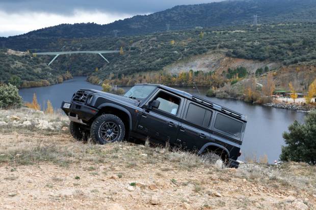 Primera prueba del INEOS Grenadier: barro, rocas, descensos, el 4x4 que puede con todo