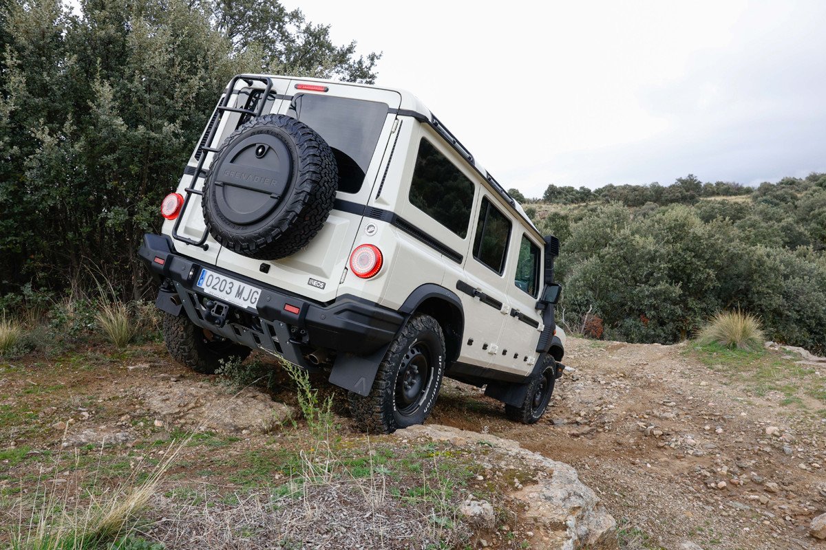 Primera prueba del INEOS Grenadier: barro, rocas, descensos, el 4x4 que puede con todo