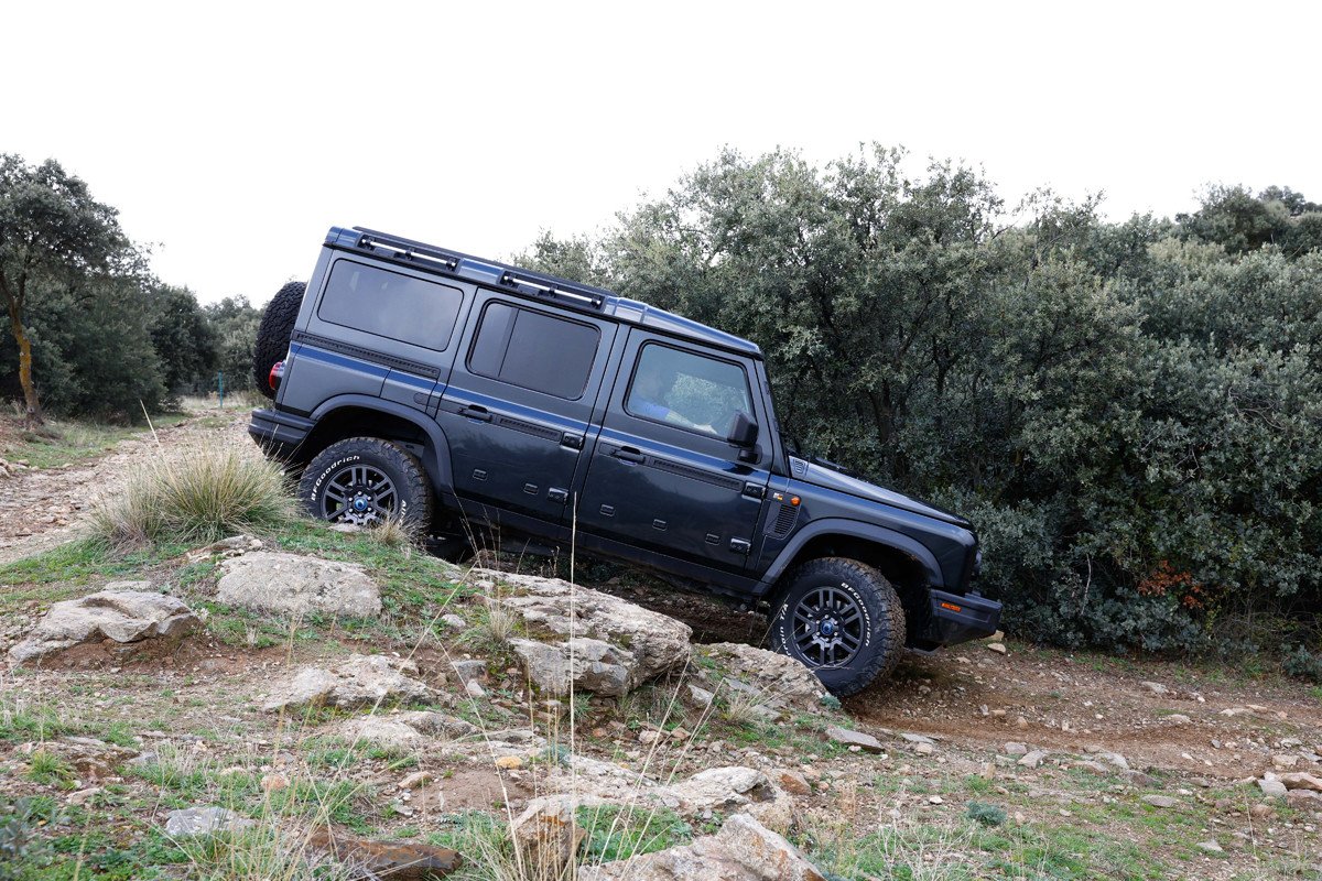 Primera prueba del INEOS Grenadier: barro, rocas, descensos, el 4x4 que puede con todo