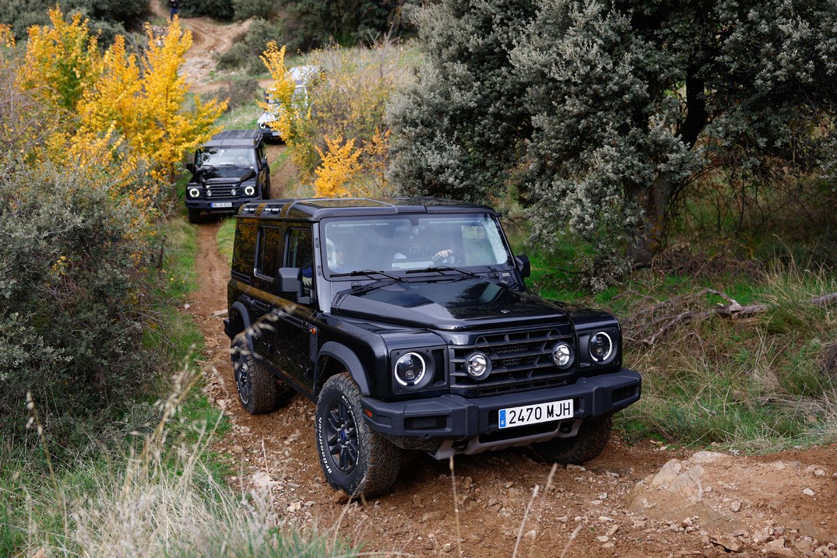 Primera prueba del INEOS Grenadier: barro, rocas, descensos, el 4x4 que puede con todo