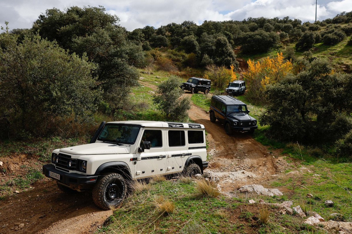 Primera prueba del INEOS Grenadier: barro, rocas, descensos, el 4x4 que puede con todo