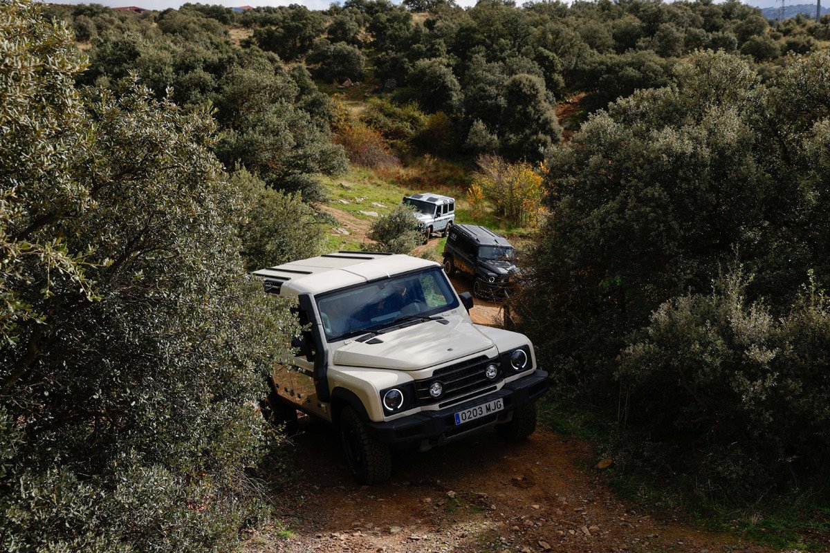 Primera prueba del INEOS Grenadier: barro, rocas, descensos, el 4x4 que puede con todo