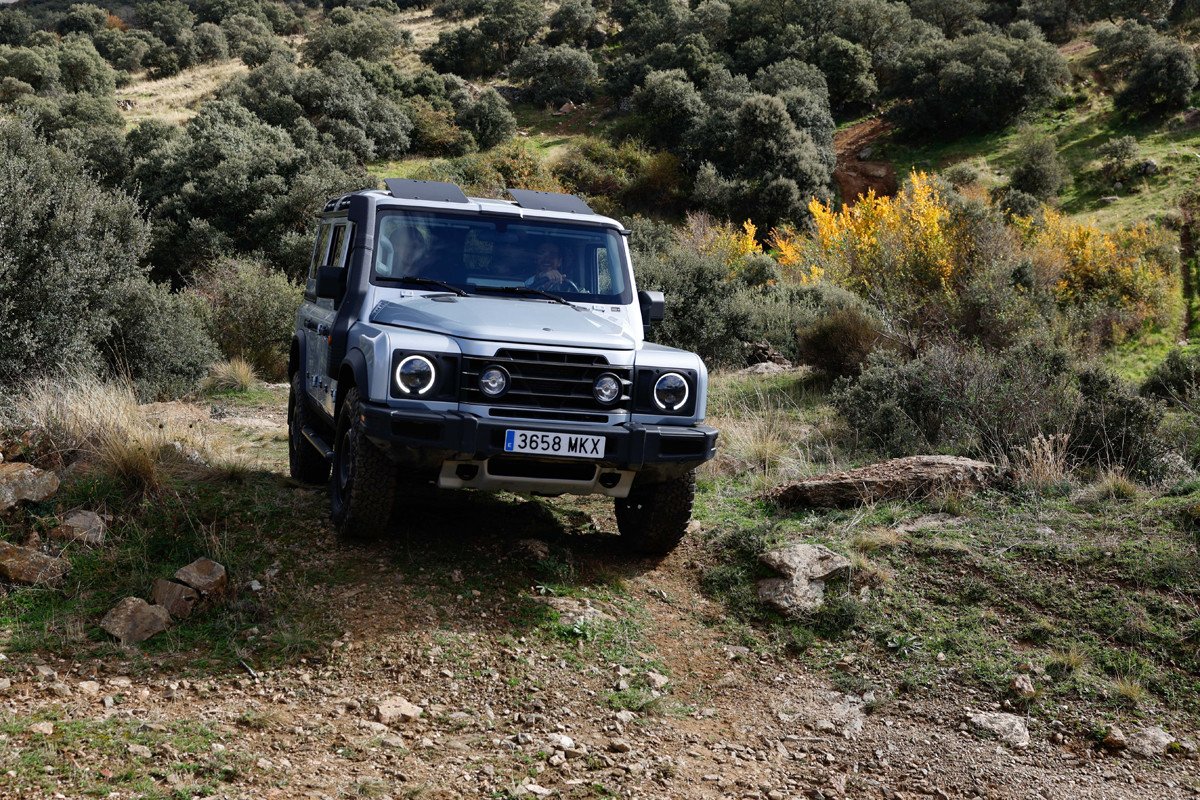 Primera prueba del INEOS Grenadier: barro, rocas, descensos, el 4x4 que puede con todo