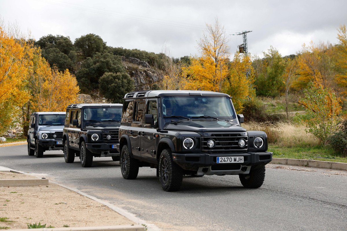 Primera prueba del INEOS Grenadier: barro, rocas, descensos, el 4x4 que puede con todo