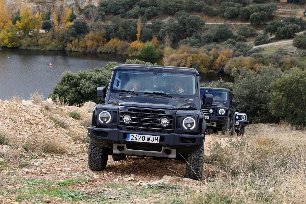 Primera prueba del INEOS Grenadier: barro, rocas, descensos, el 4x4 que puede con todo