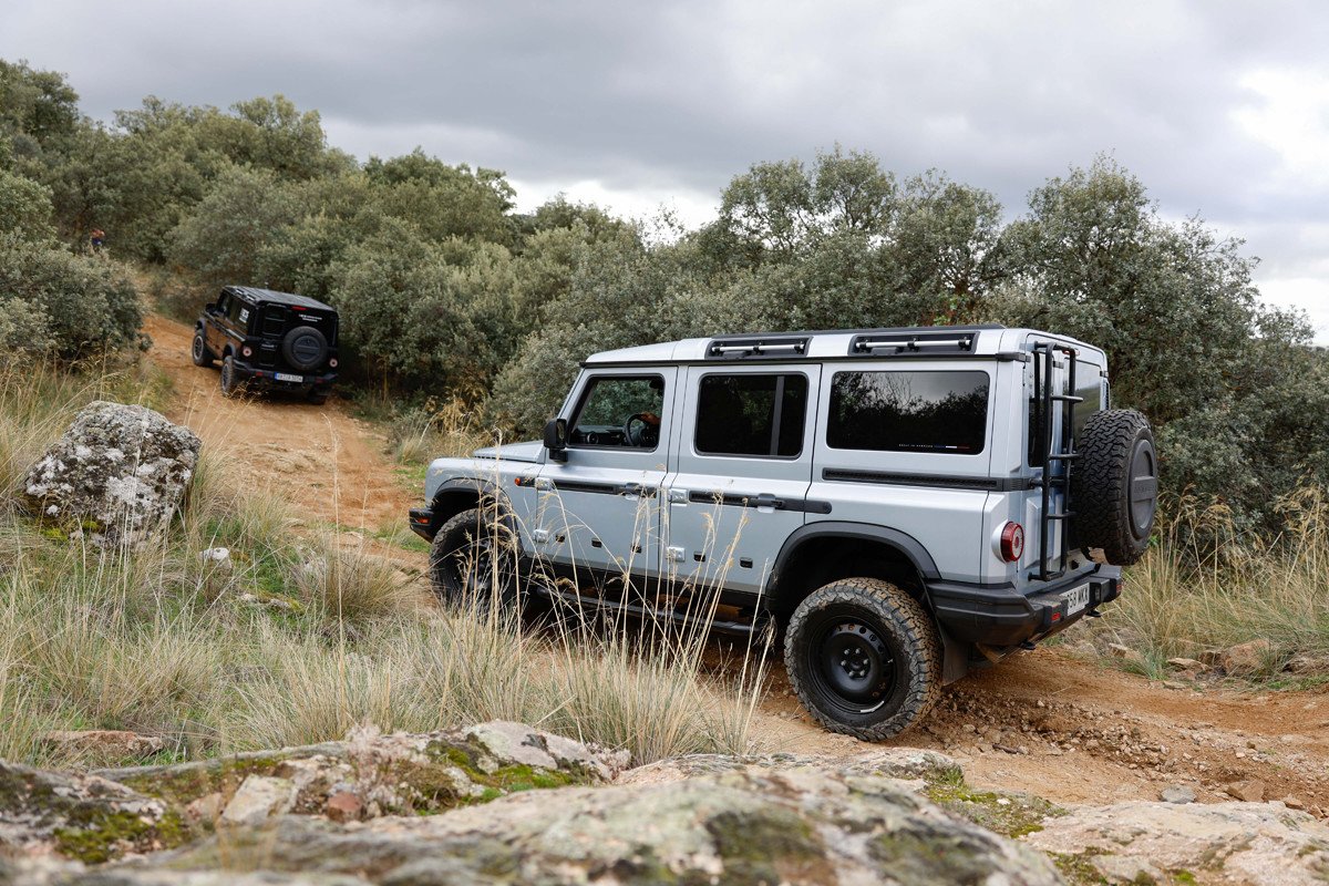 Primera prueba del INEOS Grenadier: barro, rocas, descensos, el 4x4 que puede con todo