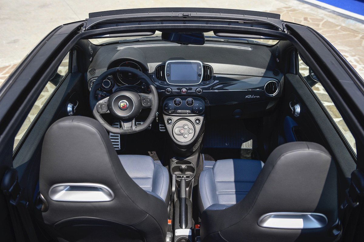 Nuevo Abarth 695 Rivale, yate deportivo de asfalto