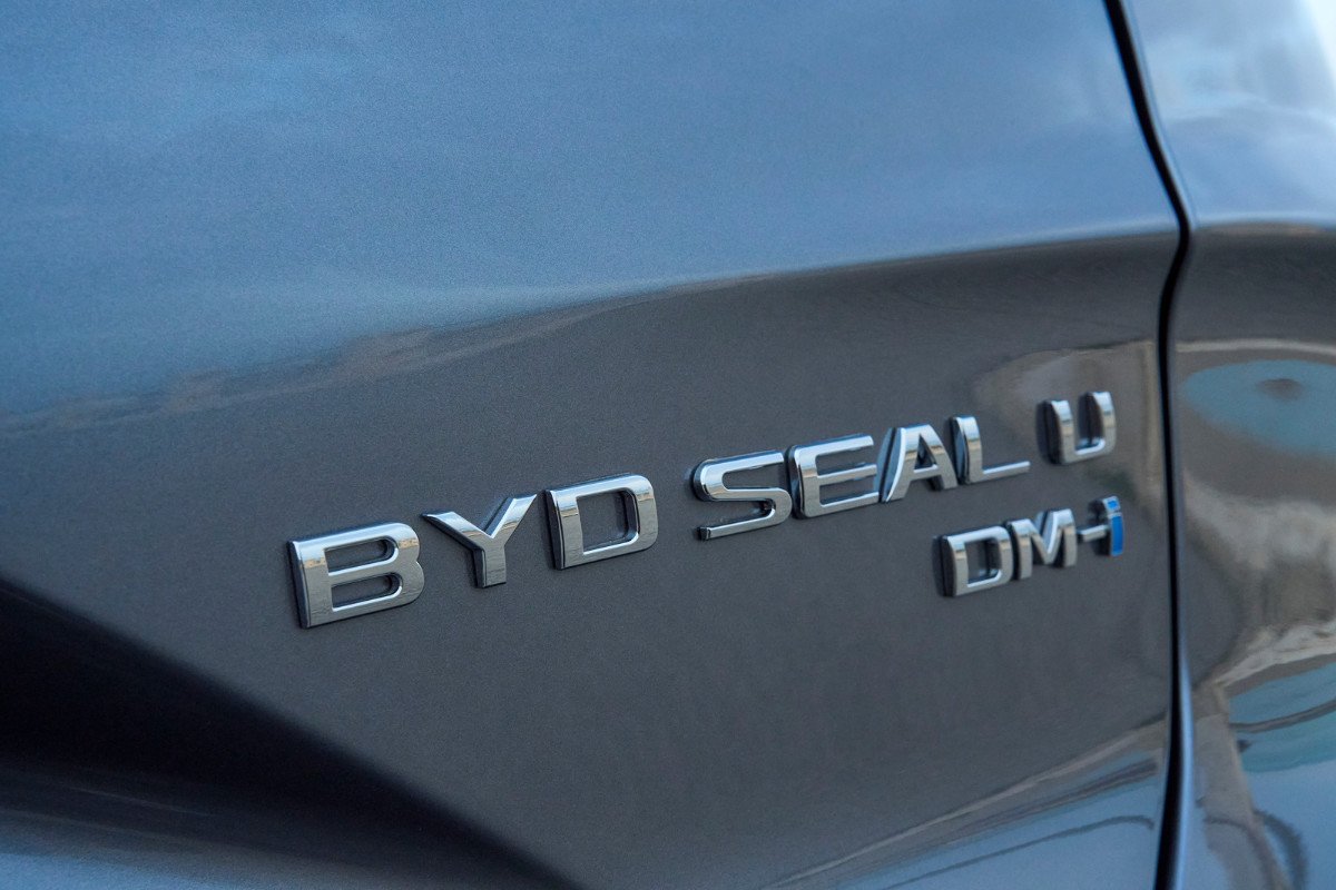 El interesante sistema híbrido enchufable del nuevo BYD Seal U: acabados, precios