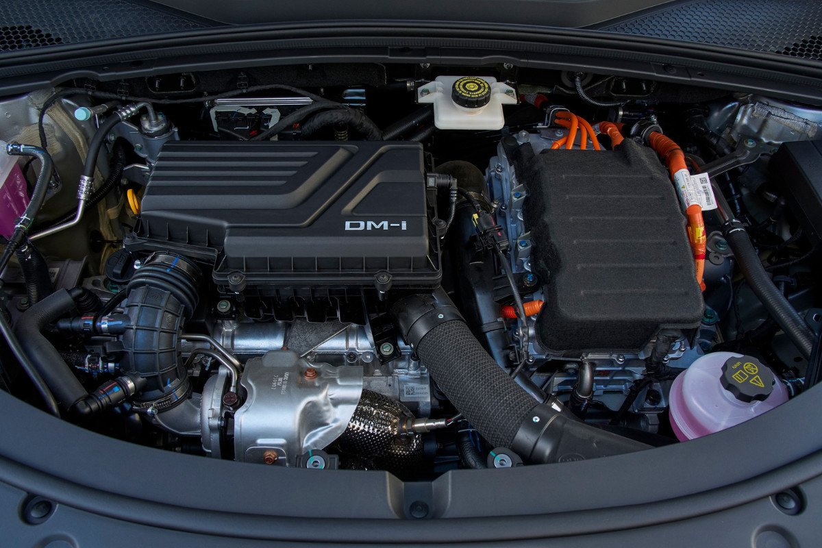 El interesante sistema híbrido enchufable del nuevo BYD Seal U: acabados, precios