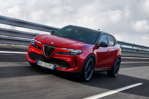 Nuevo Alfa Romeo Junior Veloce: eléctrico de 280 cv creado por técnicos del 33 Stradale