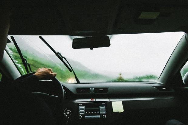 Cómo limpiar las escobillas del coche en tres pasos 