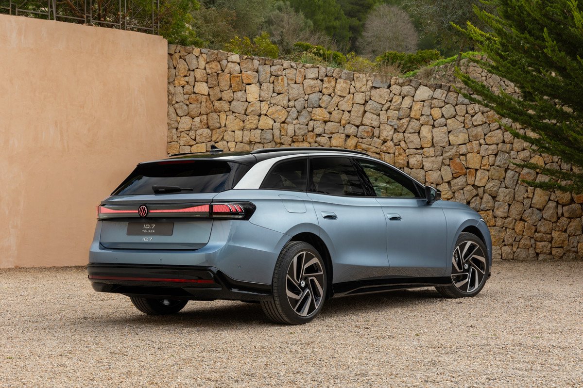 Volkswagen ID.7 Tourer: así es la primera berlina eléctrica para el segmento D