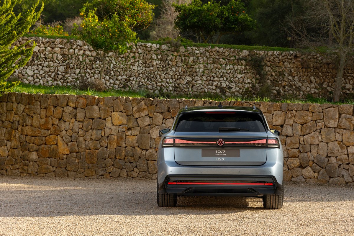 Volkswagen ID.7 Tourer: así es la primera berlina eléctrica para el segmento D