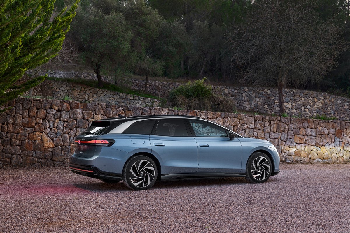 Volkswagen ID.7 Tourer: así es la primera berlina eléctrica para el segmento D