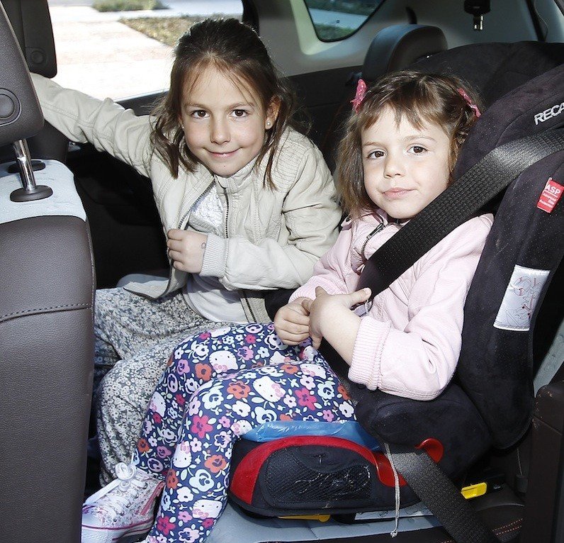 Niños en el coche: Todo lo que dice la Ley