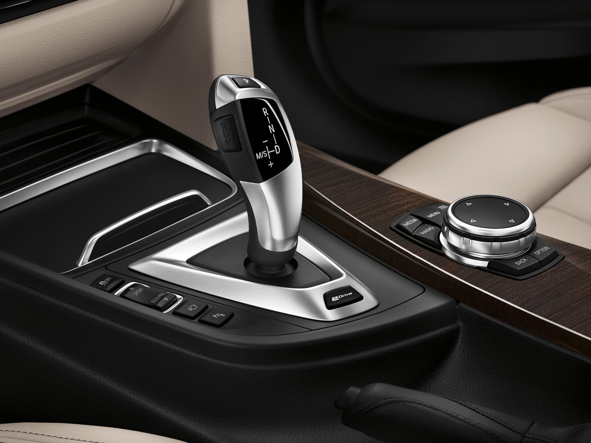 Los nuevos BMW 225XE y BMW 330E reciben la tecnología eDrive