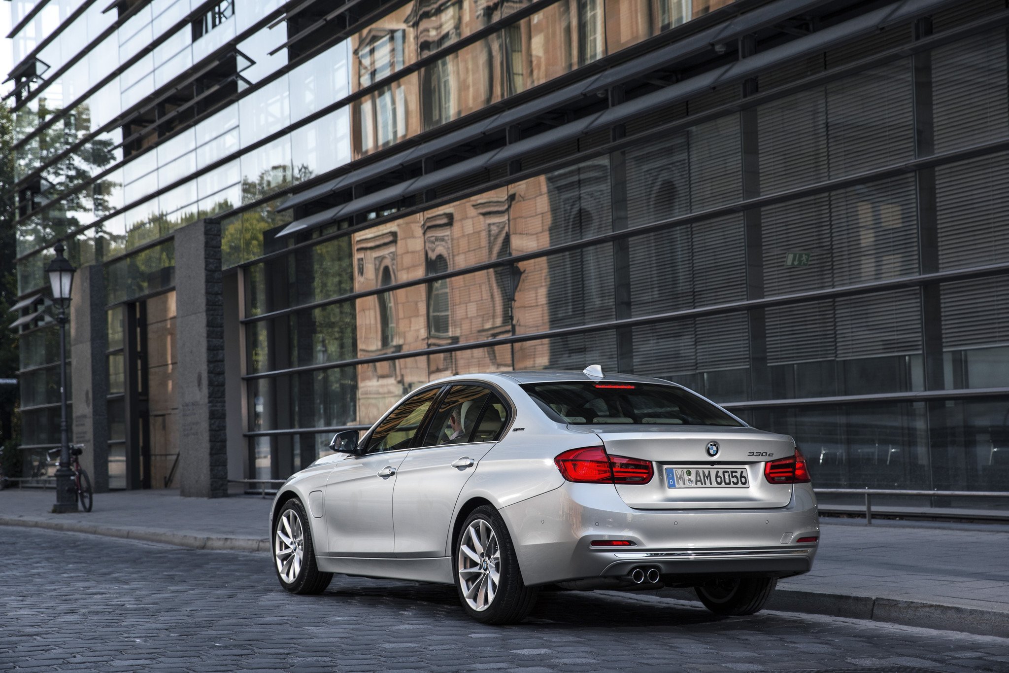 Los nuevos BMW 225XE y BMW 330E reciben la tecnología eDrive