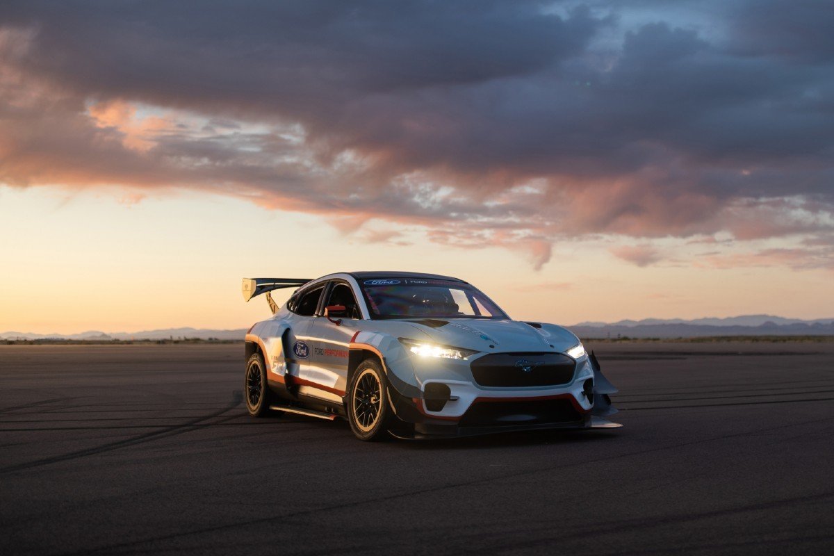 La locura de Ford y su Mach-E 1400: siete motores y... ¡¡1.419 CV!!