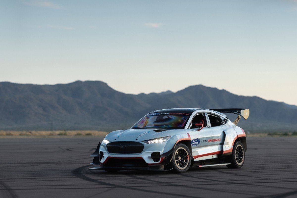 La locura de Ford y su Mach-E 1400: siete motores y... ¡¡1.419 CV!!